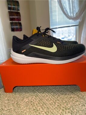 Nike Men's Air Winflo 10 sneakers size 12 new/box without lid!